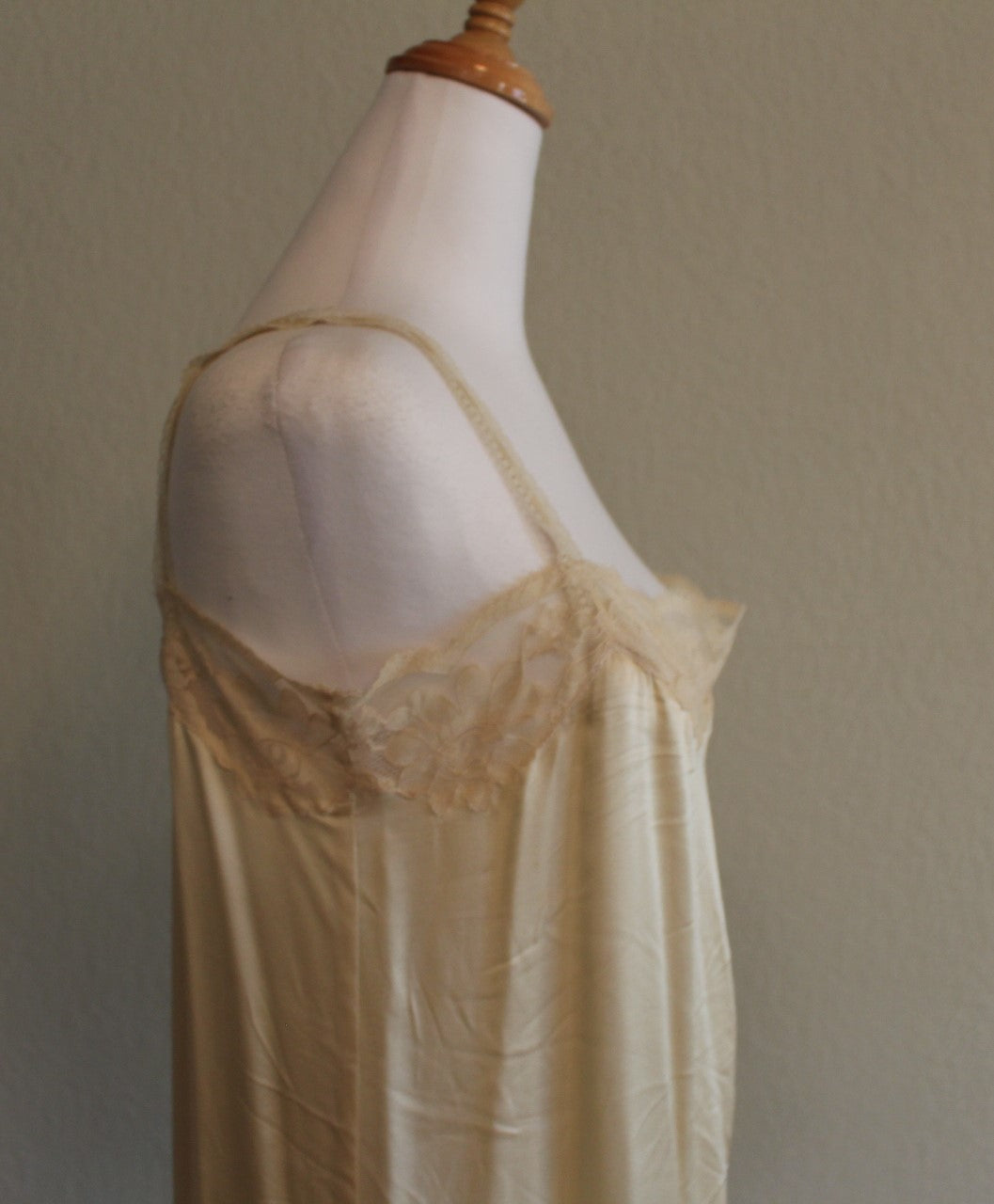 LORE Vintage Cream Silk and Lace Negligee