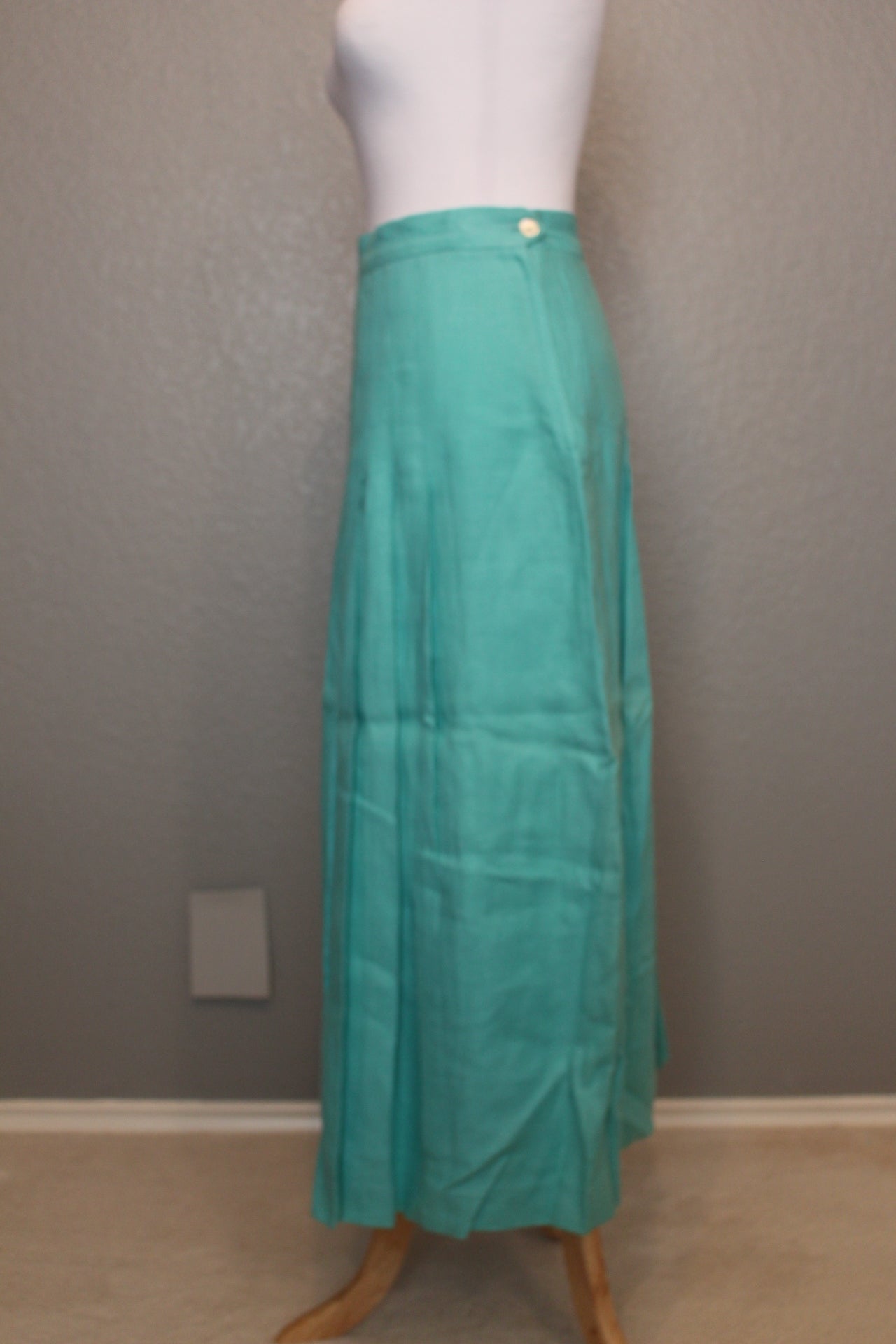 Liz Claiborne Teal Long Pleated Skirt - XS