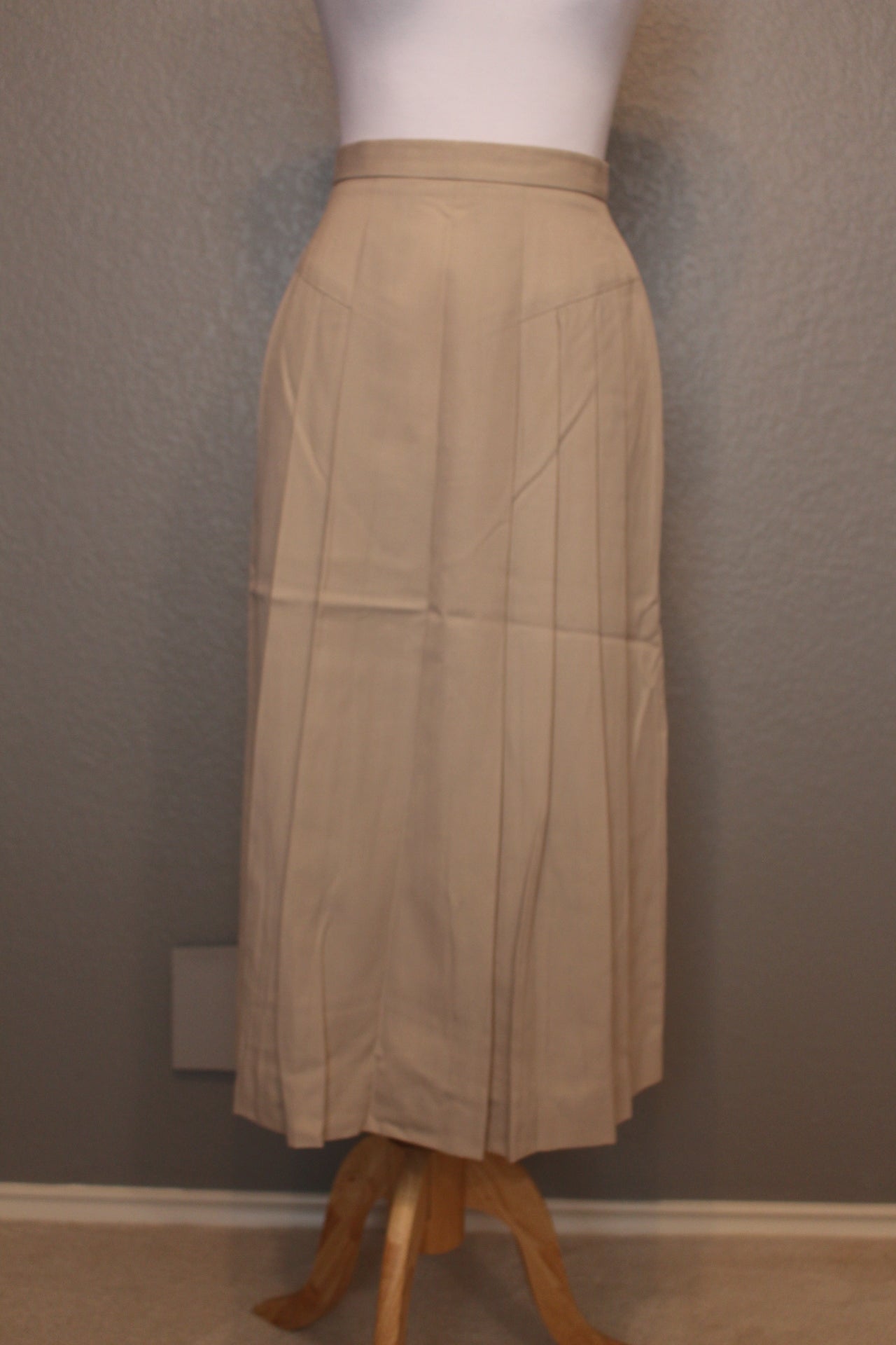 Condor Khaki Long Pleated Skirt Size: 3/4