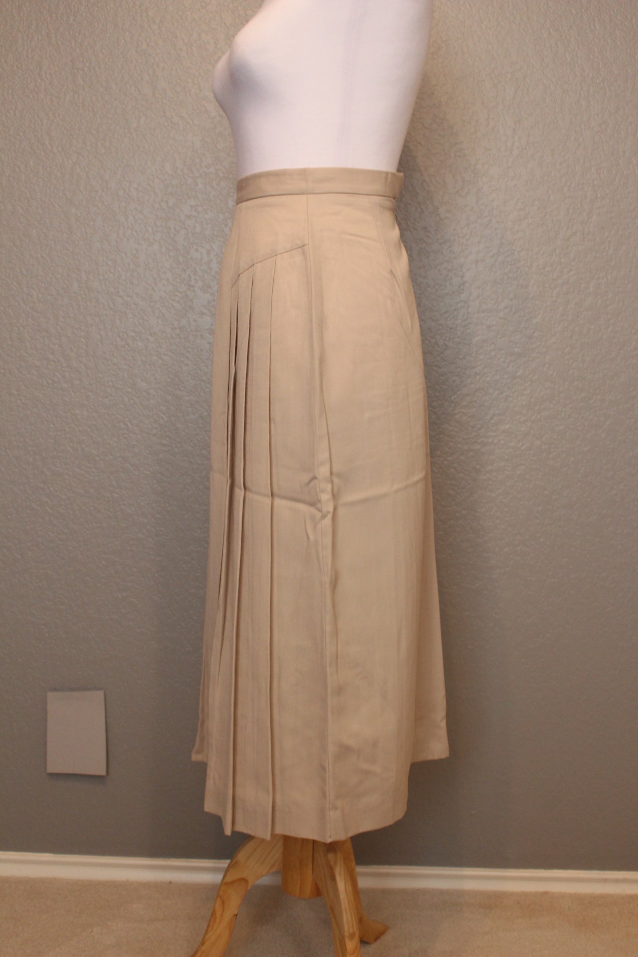Condor Khaki Long Pleated Skirt Size: 3/4