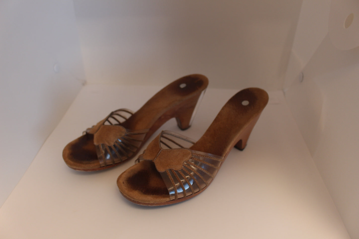 Brown 70's butterfly clog shoes, Size 7.