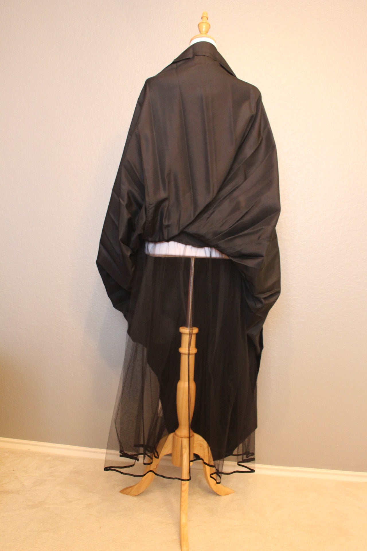 Vintage Adrienne Vittadini Sakowitz New Black Pleated Formal Silk Skirt from 1980s Size 4 (SM)