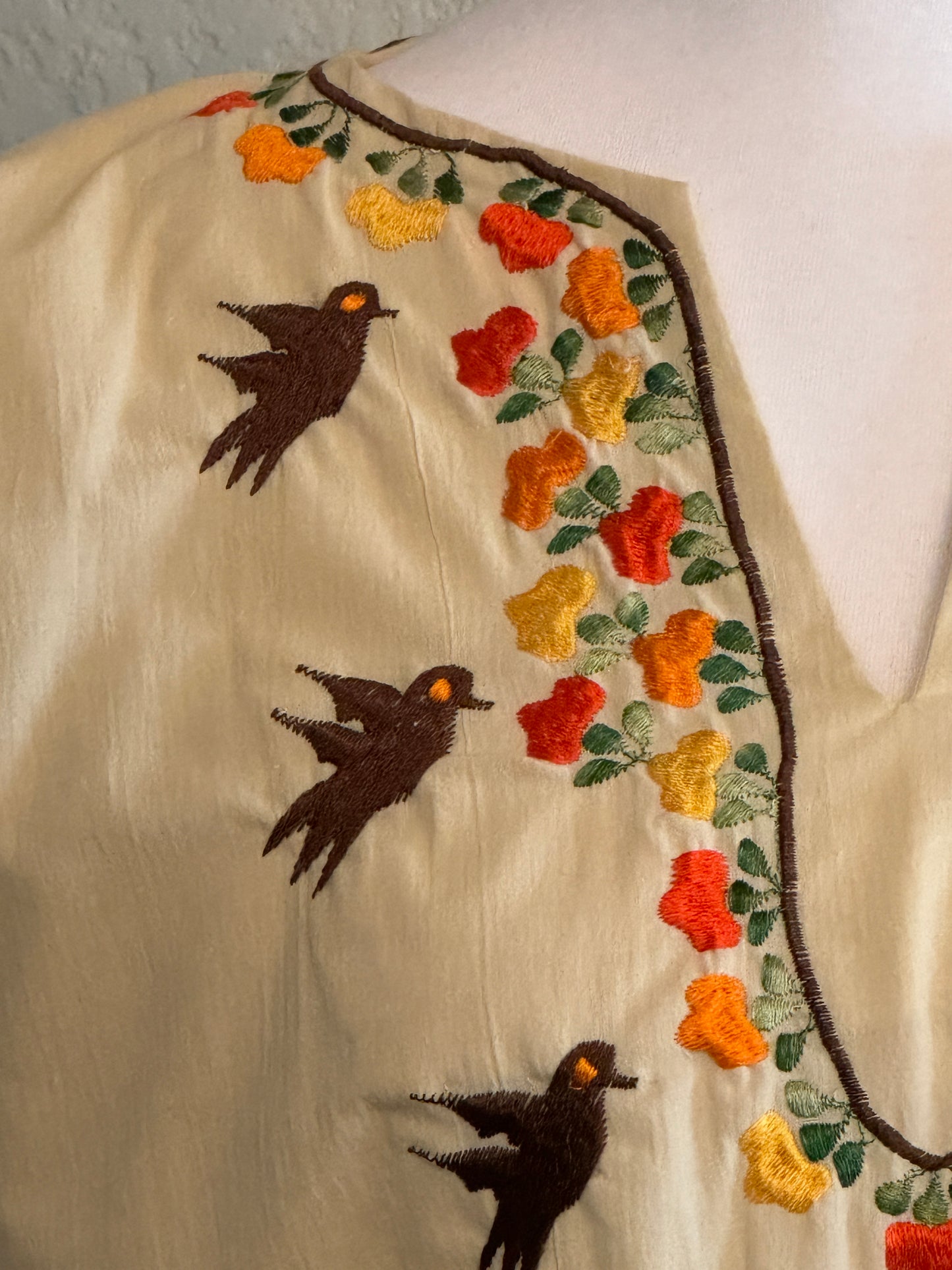 Men Lor  Creme Three Quater Length Blouse With Embroidered Birds Accent