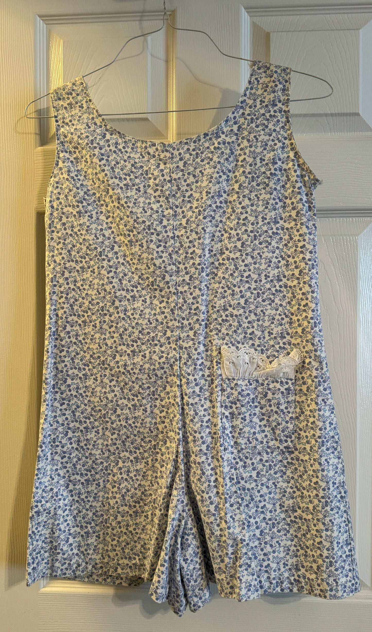 Rompers with Blue Flower Pattern (Small)