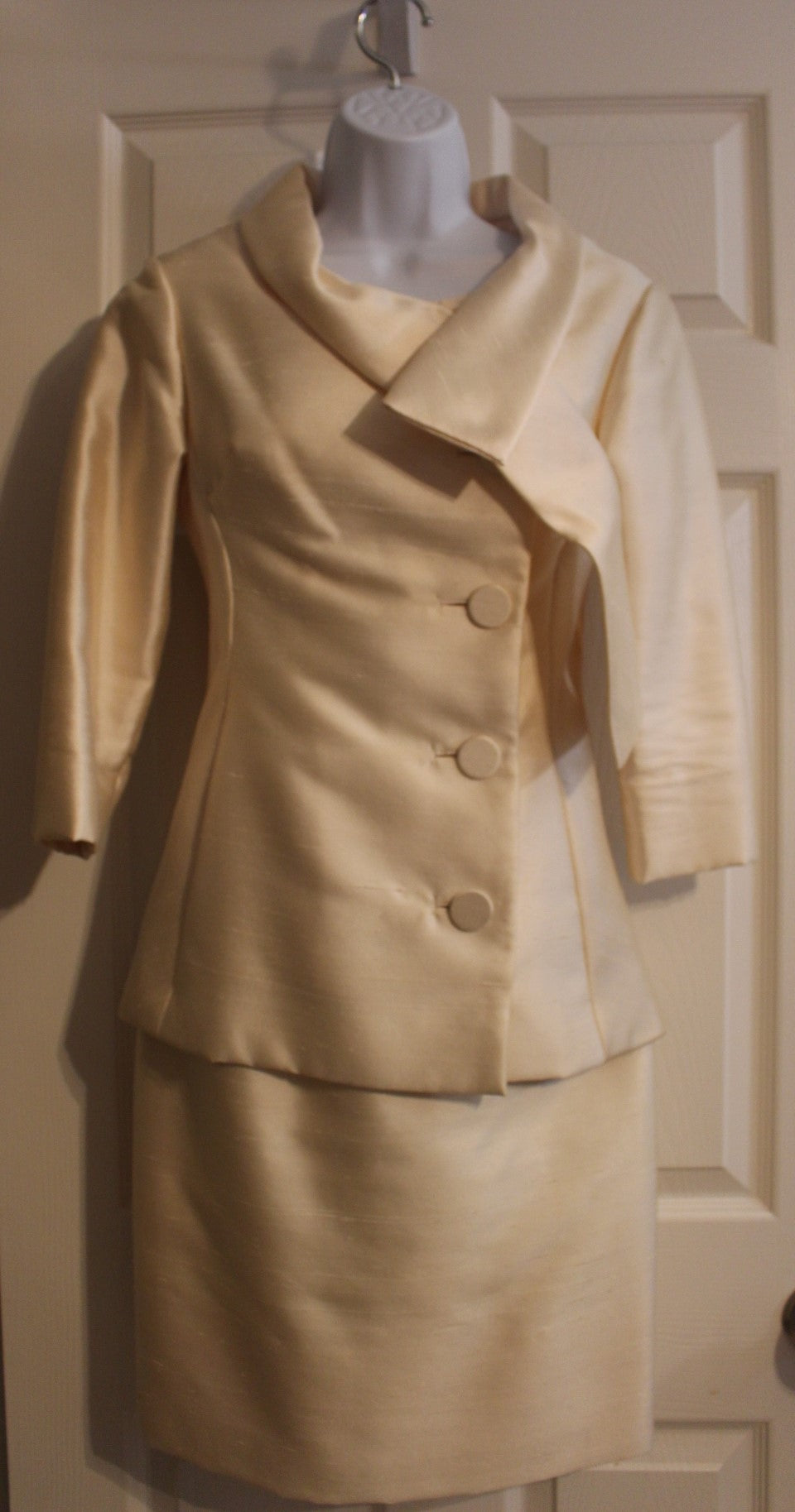 Vintage Hellen K Dallas Crème / Off-white Shiny Silk Three Piece Cocktail Suit (XXS) with Spaghetti Straps Blouse