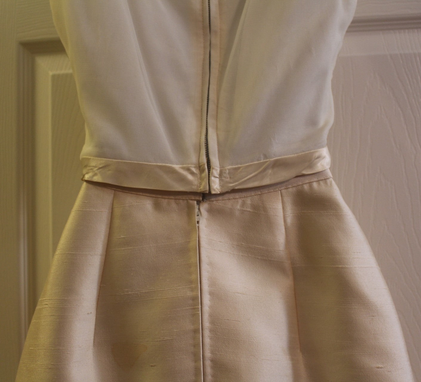 Vintage Hellen K Dallas Crème / Off-white Shiny Silk Three Piece Cocktail Suit (XXS) with Spaghetti Straps Blouse