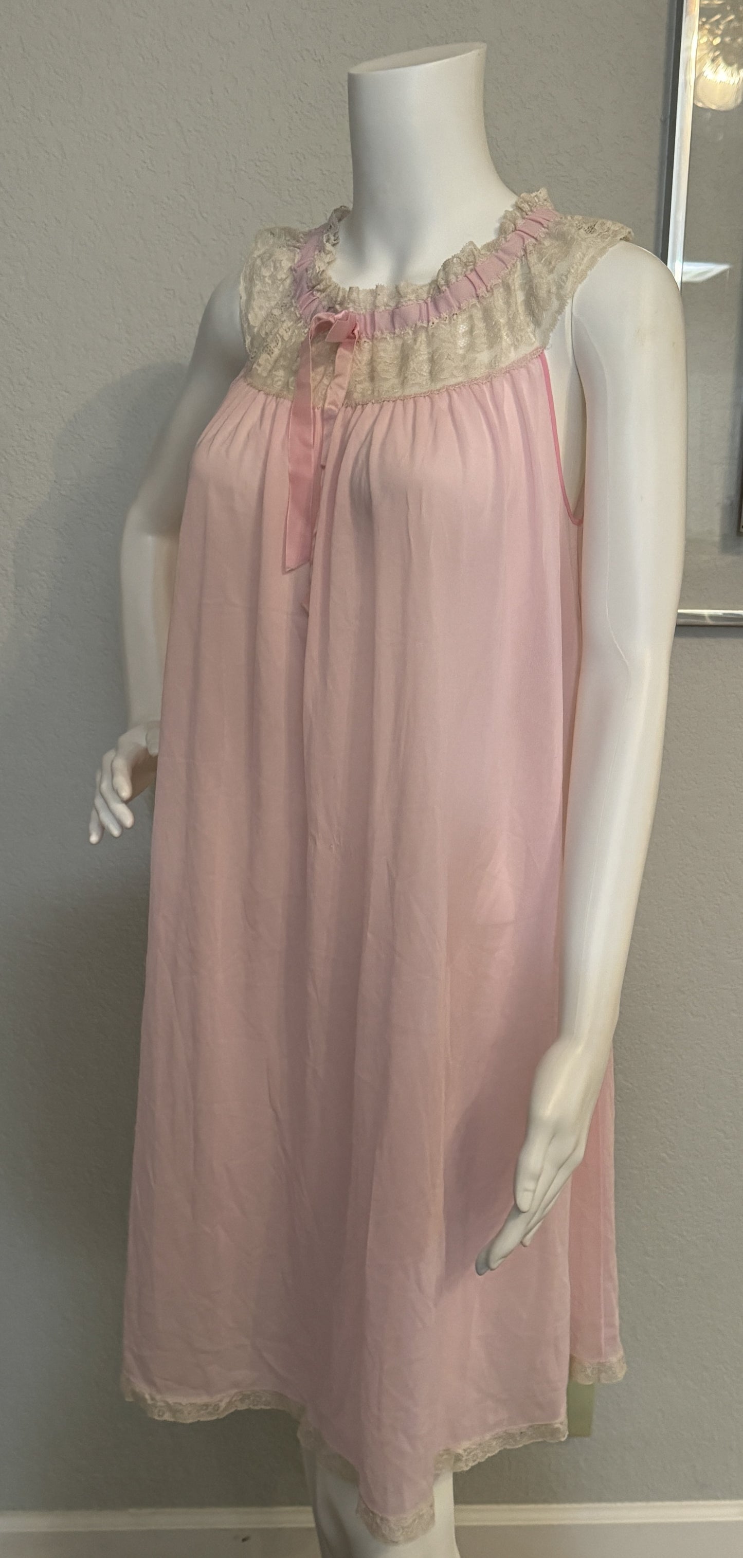 Hollywood Vassarette Sheer Pink Nightgown (Small)