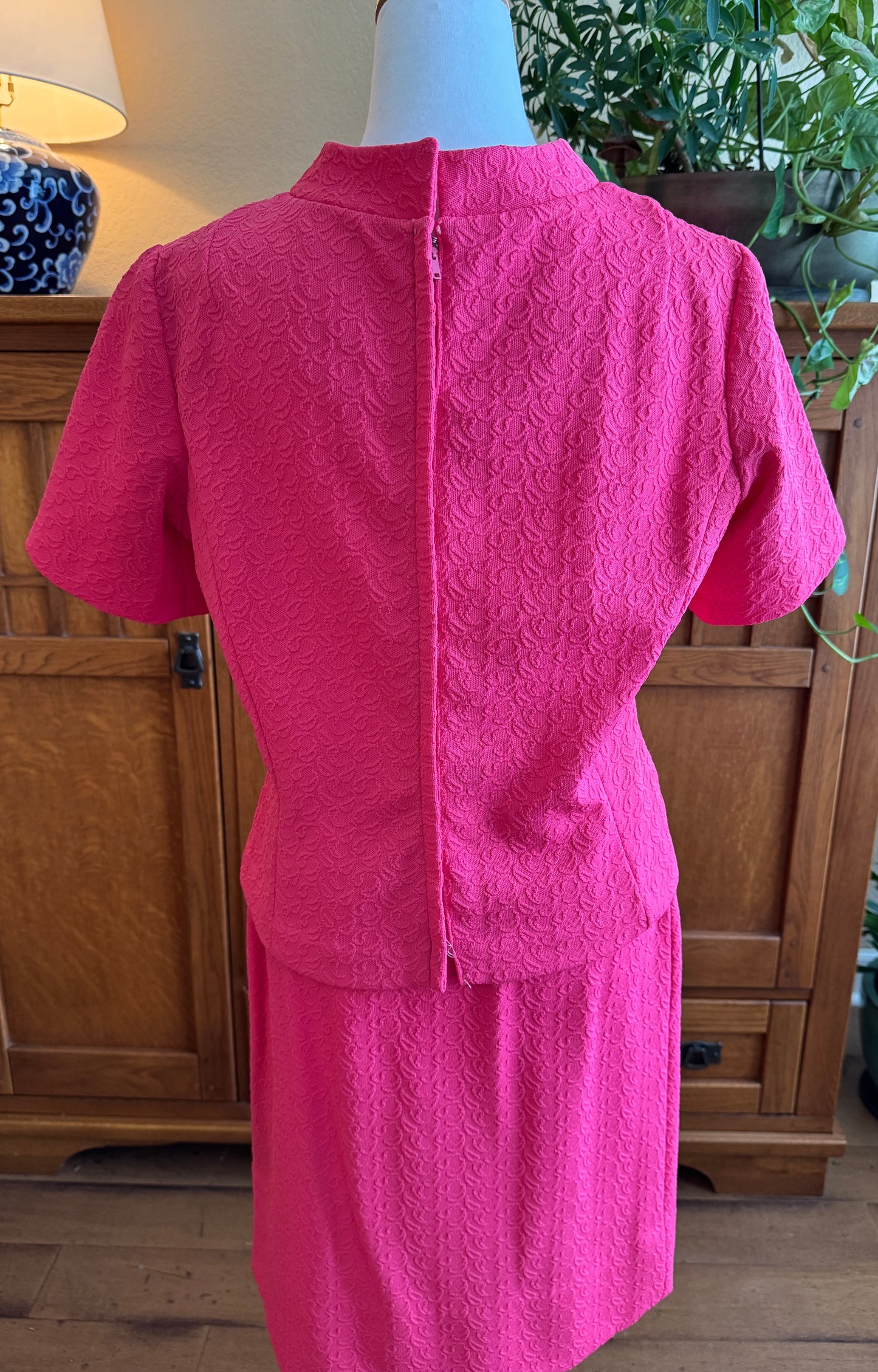 Vintage Fuchsia Brocade Top & Pencil Skirt Set – Union Made – Bow Neckline – Back Hooks & Zipper – Short Sleeve – Hot Pink