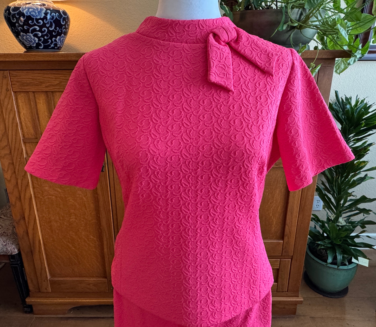 Vintage Fuchsia Brocade Top & Pencil Skirt Set – Union Made – Bow Neckline – Back Hooks & Zipper – Short Sleeve – Hot Pink
