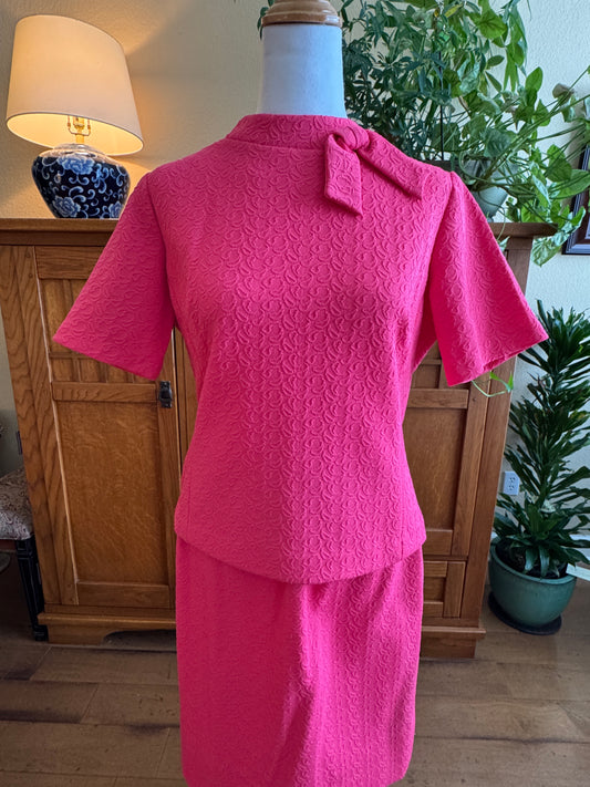 Vintage Fuchsia Brocade Top & Pencil Skirt Set – Union Made – Bow Neckline – Back Hooks & Zipper – Short Sleeve – Hot Pink
