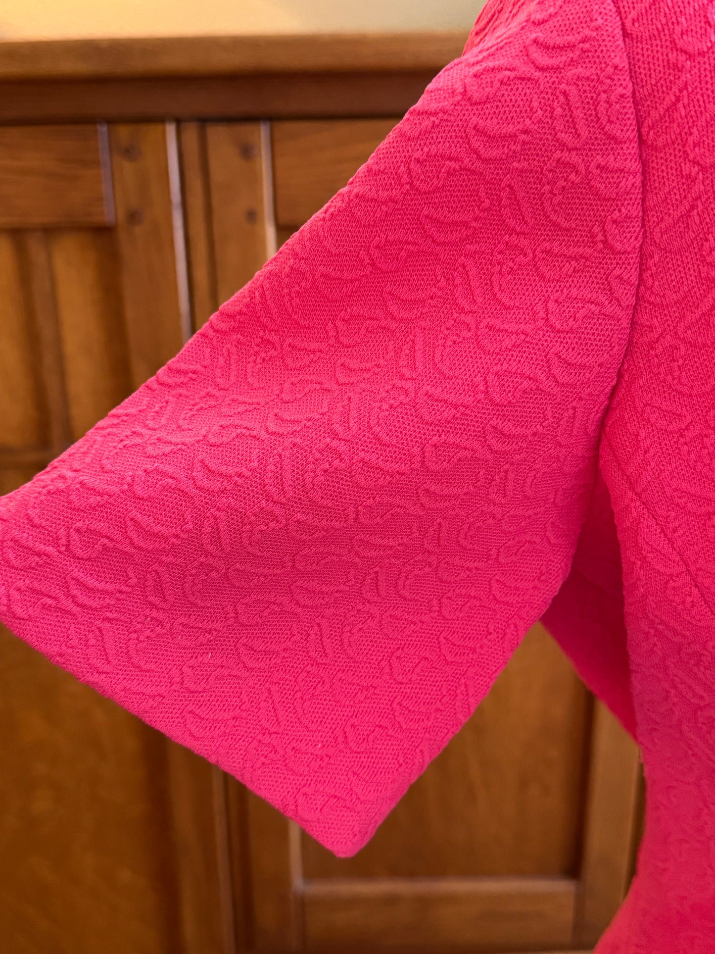 Vintage Fuchsia Brocade Top & Pencil Skirt Set – Union Made – Bow Neckline – Back Hooks & Zipper – Short Sleeve – Hot Pink