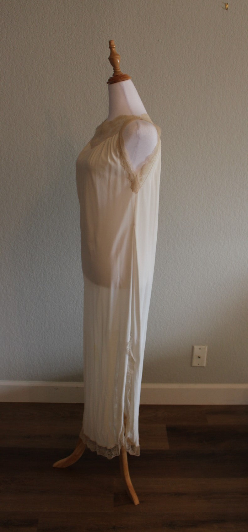 Off-White Full Lengh  Sleeveless Nightgown Nylon and Lace