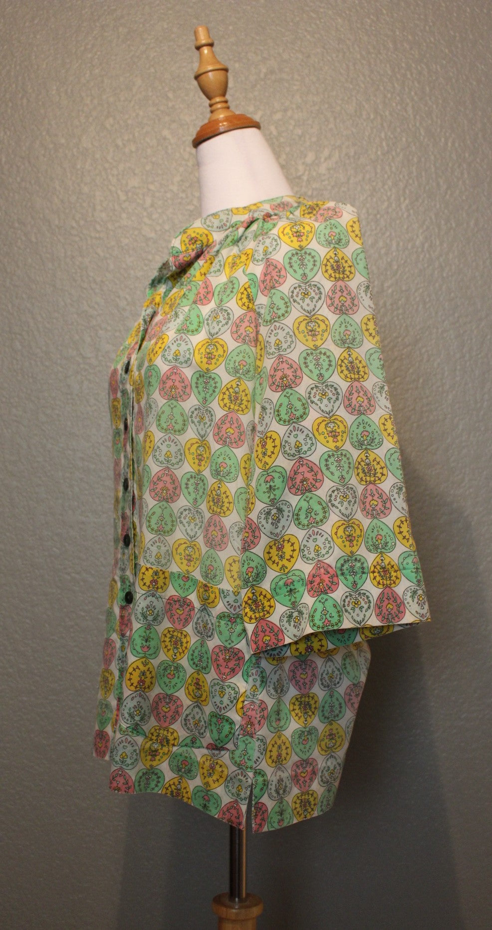 Mid Sleeve Off White Cotton Flower Shirt with Pastel Pink, Green, Yellow, Blue Hearts