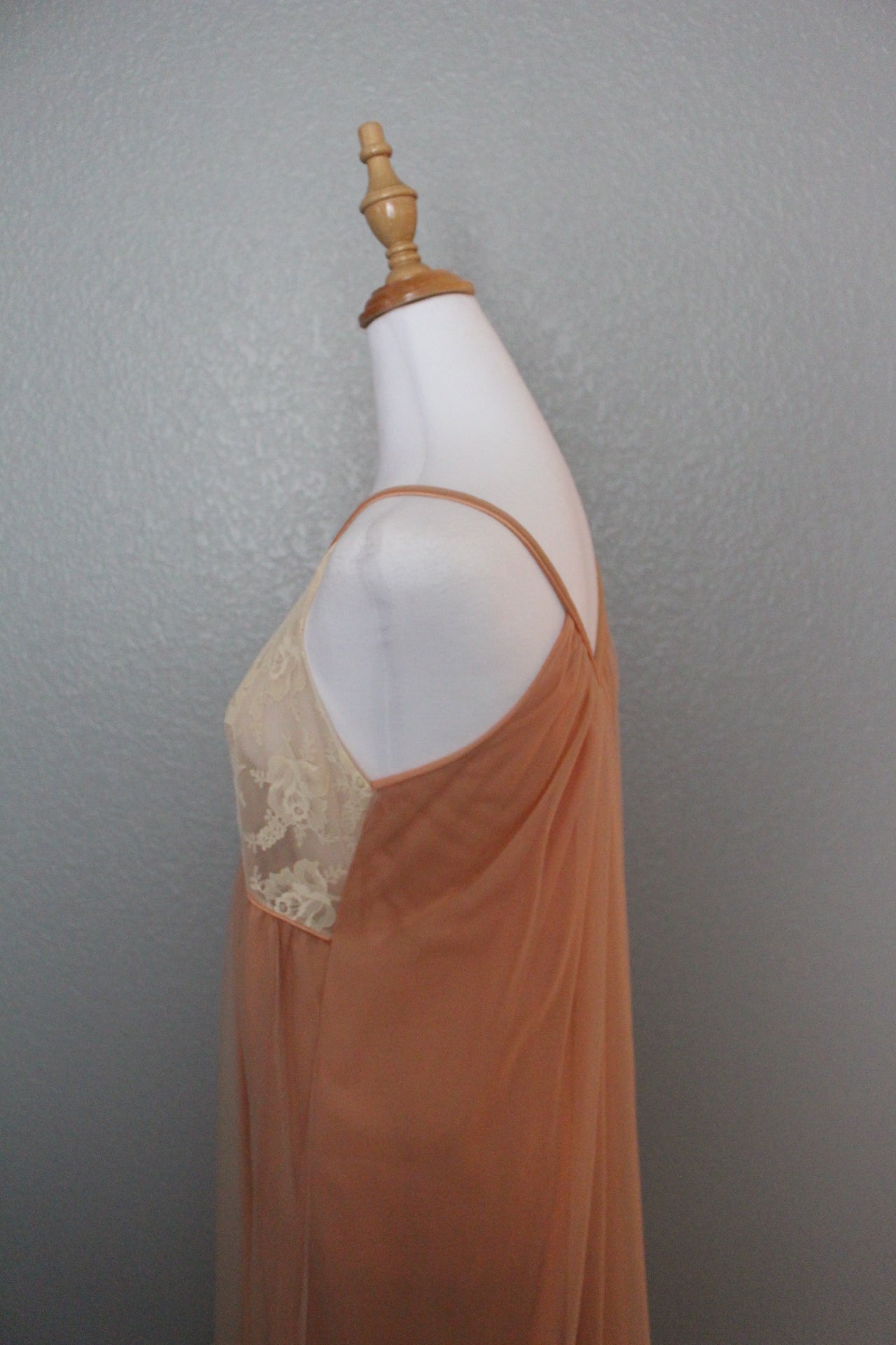 Sleevelesss Light Peach Nightgown and Robe