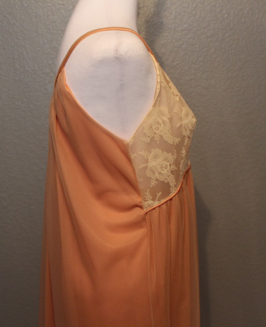 Sleevelesss Light Peach Nightgown and Robe