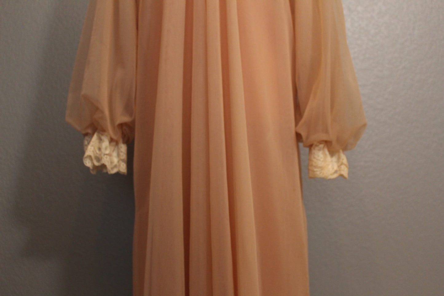 Sleevelesss Light Peach Nightgown and Robe