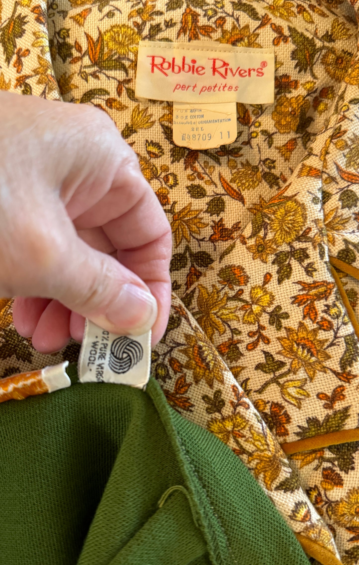 Robbie Rivers Army Green, Gold, Brown Flower Jacket & Catilina Army Green Skirt