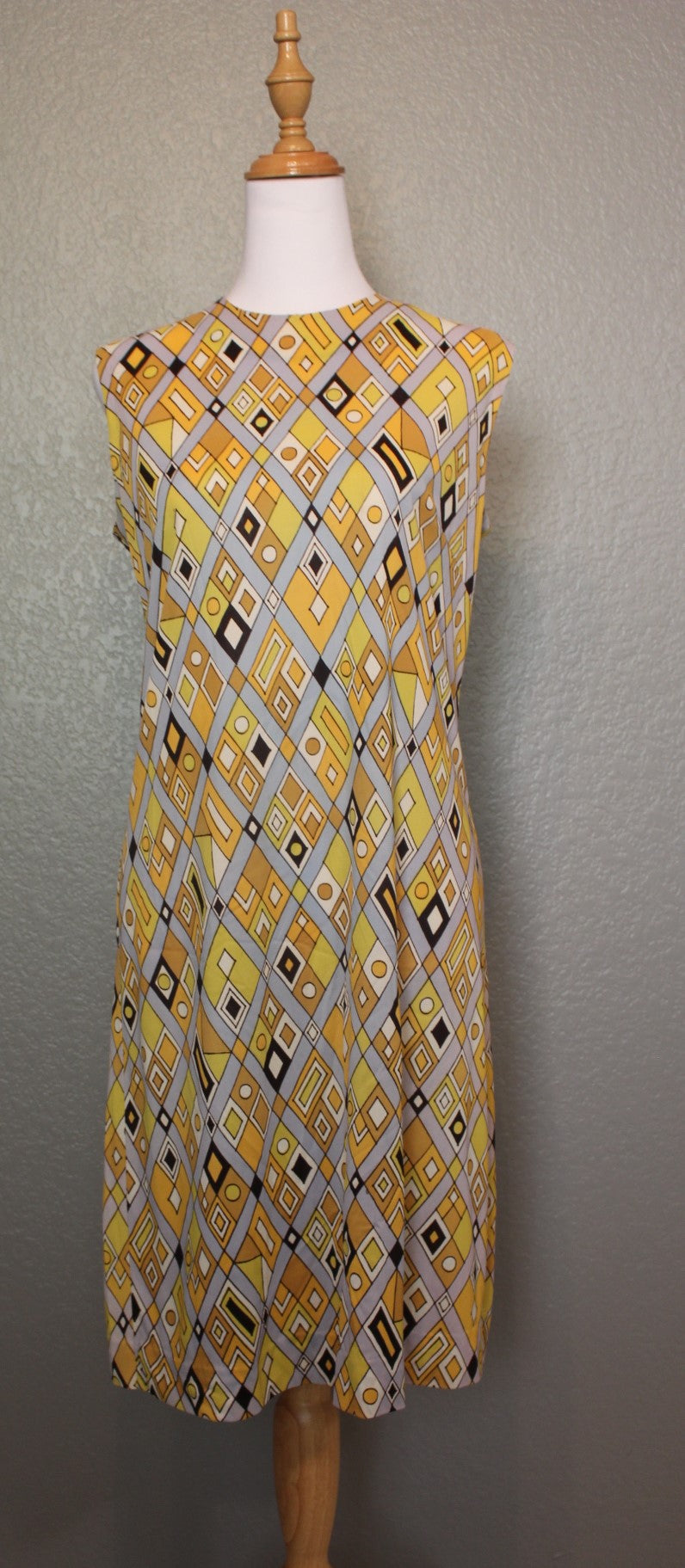 Ship'n Shore Dress with Diamond, Circle, Triangle Pattern Back Side