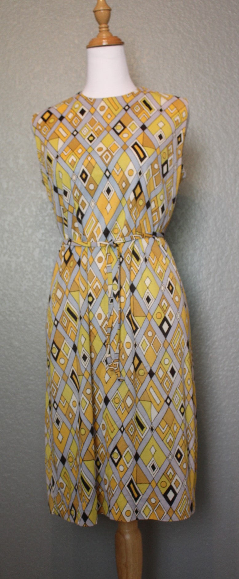 Ship'n Shore Dress with Diamond, Circle, Triangle Pattern Back Side