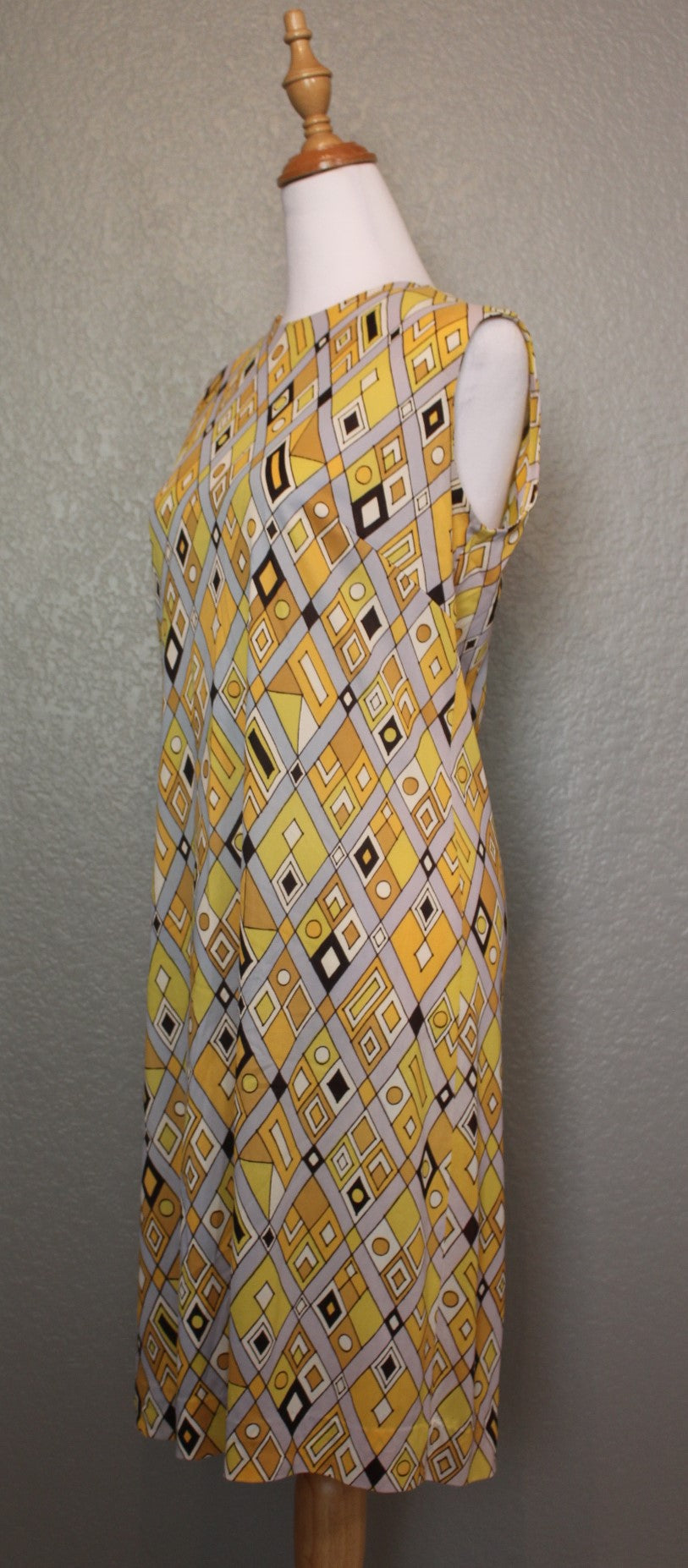 Ship'n Shore Dress with Diamond, Circle, Triangle Pattern Back Side