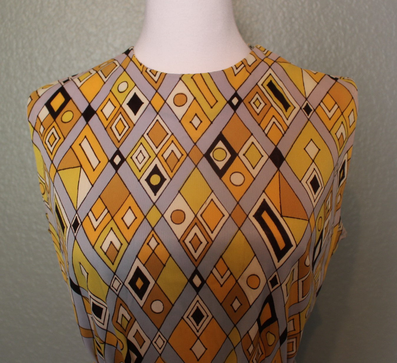 Ship'n Shore Dress with Diamond, Circle, Triangle Pattern Back Side