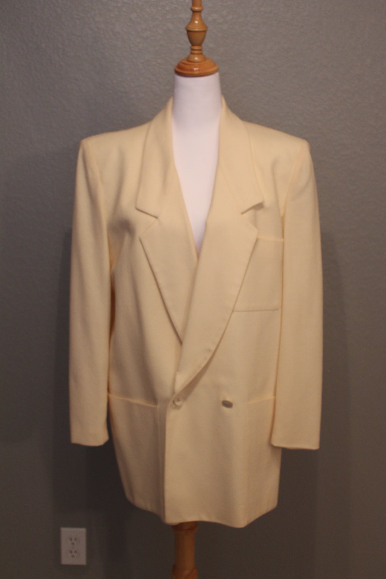 Spitalnick Off White Wool Jacket and Pants, size 10