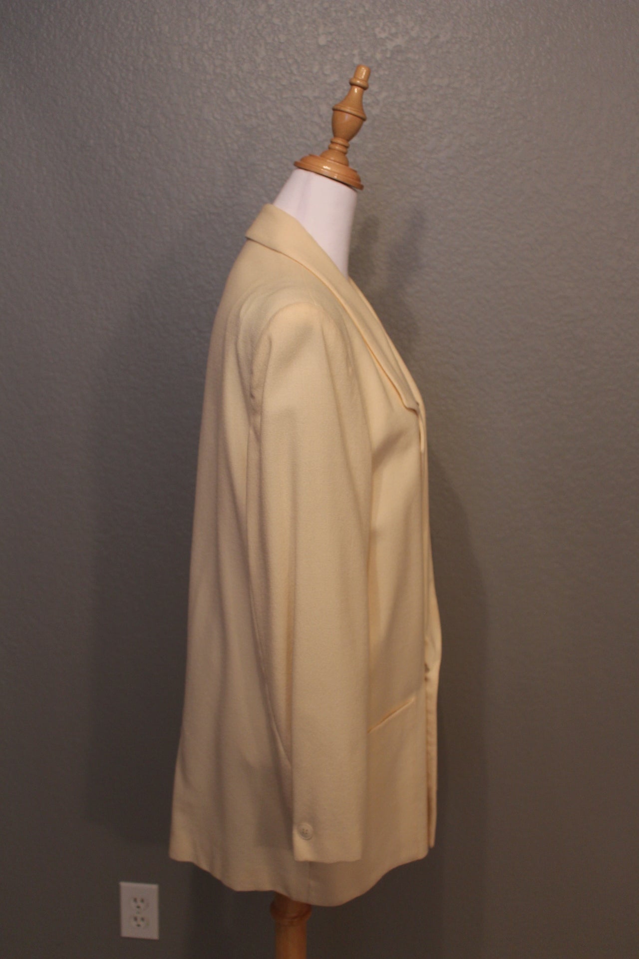 Spitalnick Off White Wool Jacket and Pants, size 10