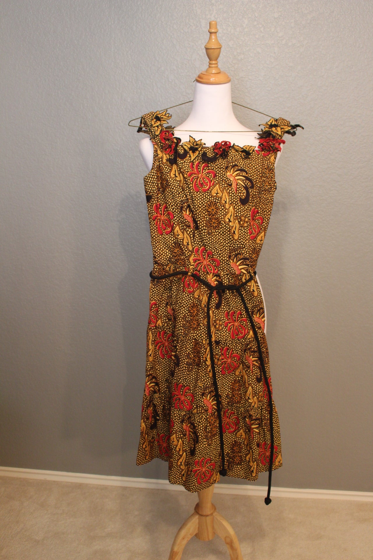 Retro 70's Flower Dress (XS) with hand stitched flowers with skinny belt from Thailand.