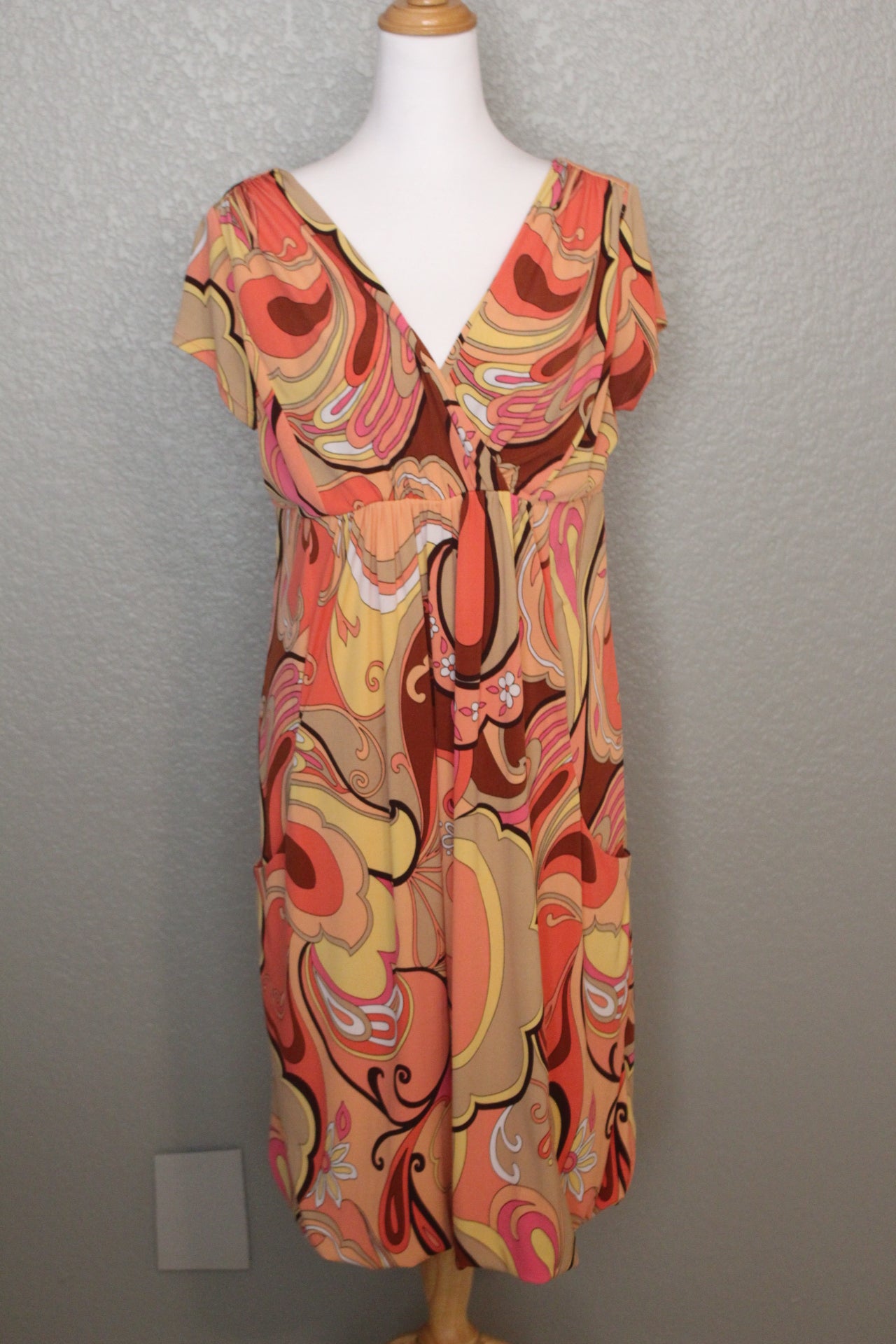 Paisley Patterned Swirly V-Neck Short Sleeved Dress (Large)