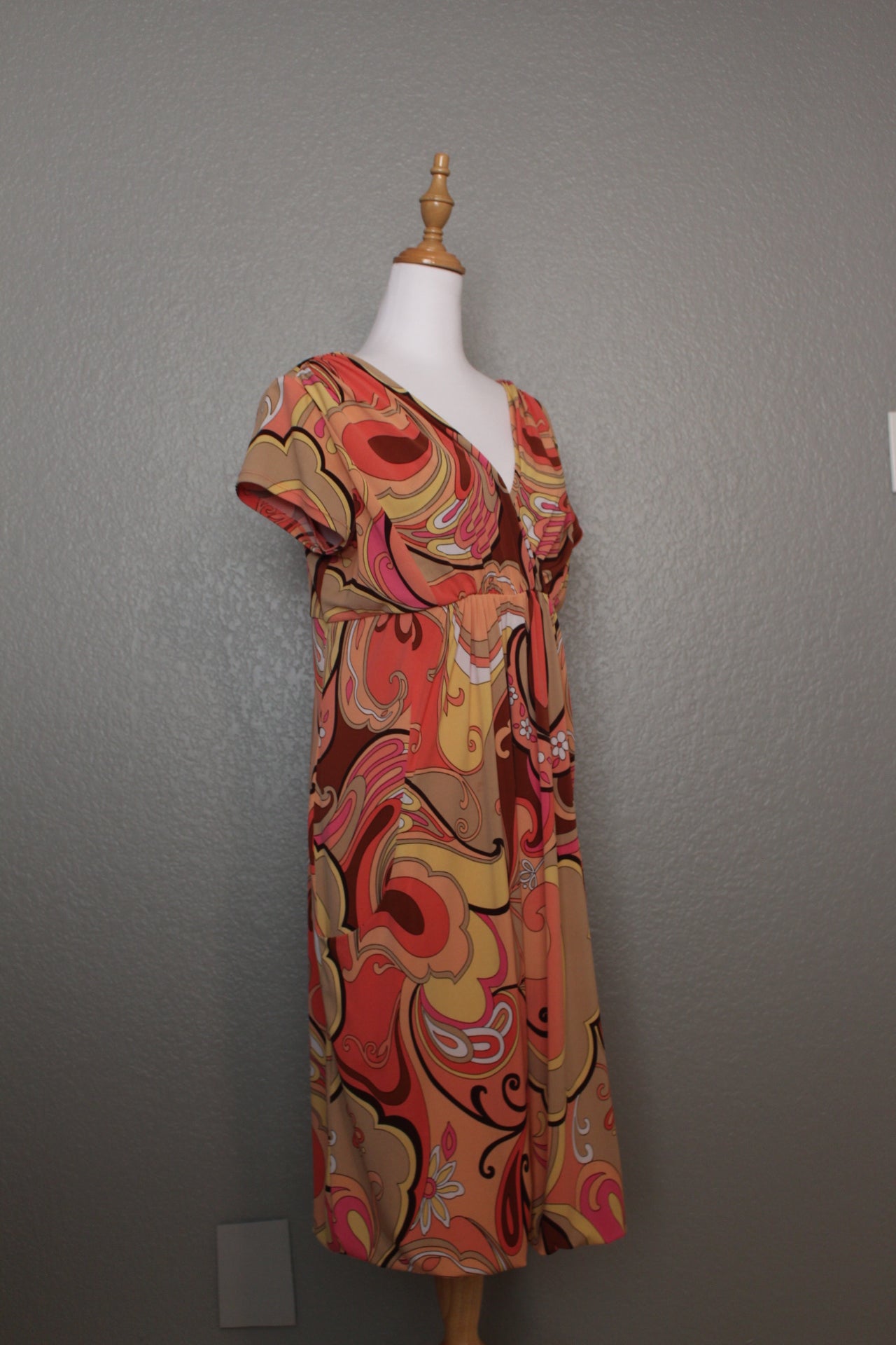 Paisley Patterned Swirly V-Neck Short Sleeved Dress (Large)