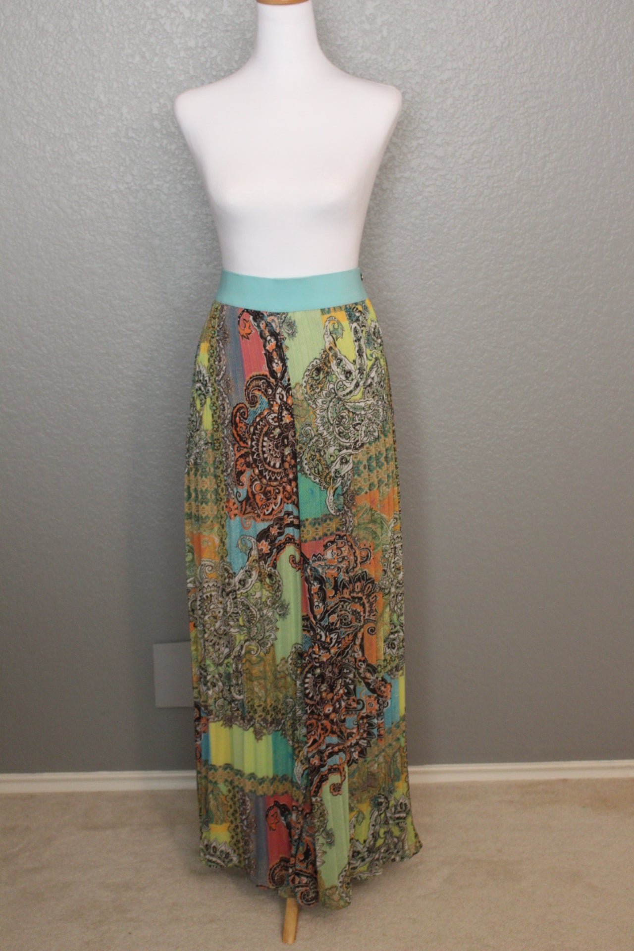 Melissa Page Stretchy Colored Pants with Paisley Pattern (L)