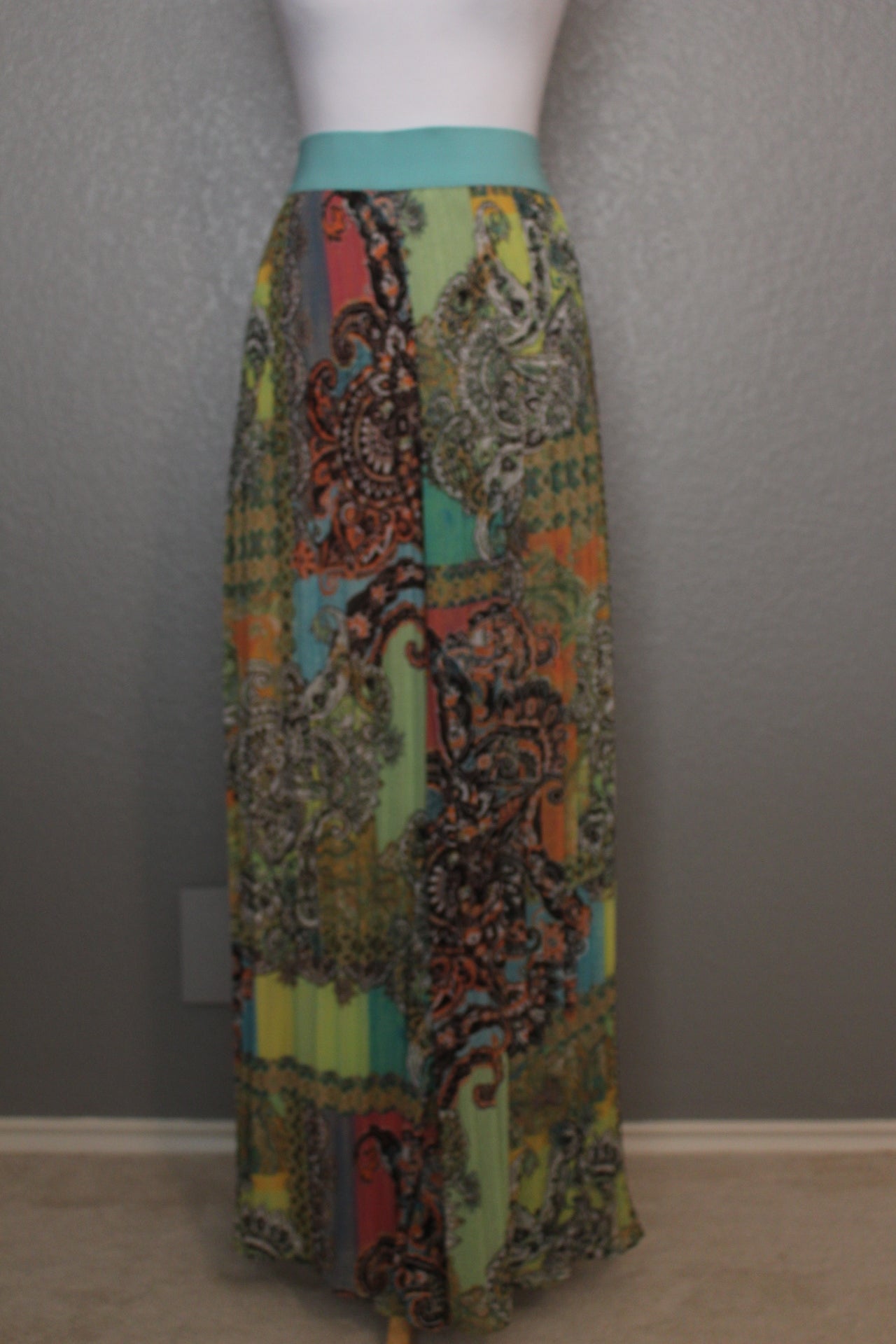 Melissa Page Stretchy Colored Pants with Paisley Pattern (L)