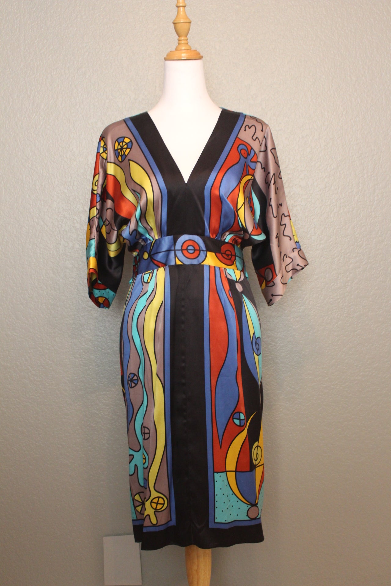 YASE 100% Silk Dress wtih a Vintage Picasso Vive (M)