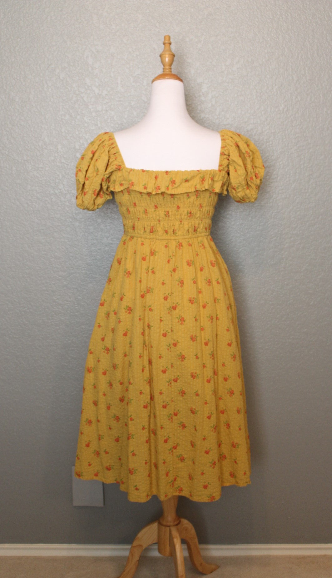 Summer Dress Gold with flowers. Adjustable Size. (SM - M)