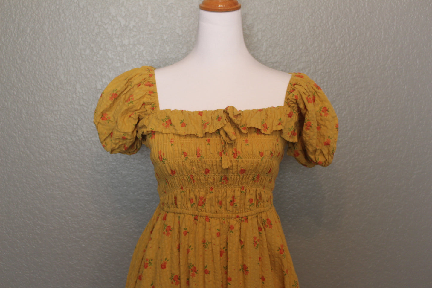 Summer Dress Gold with flowers. Adjustable Size. (SM - M)