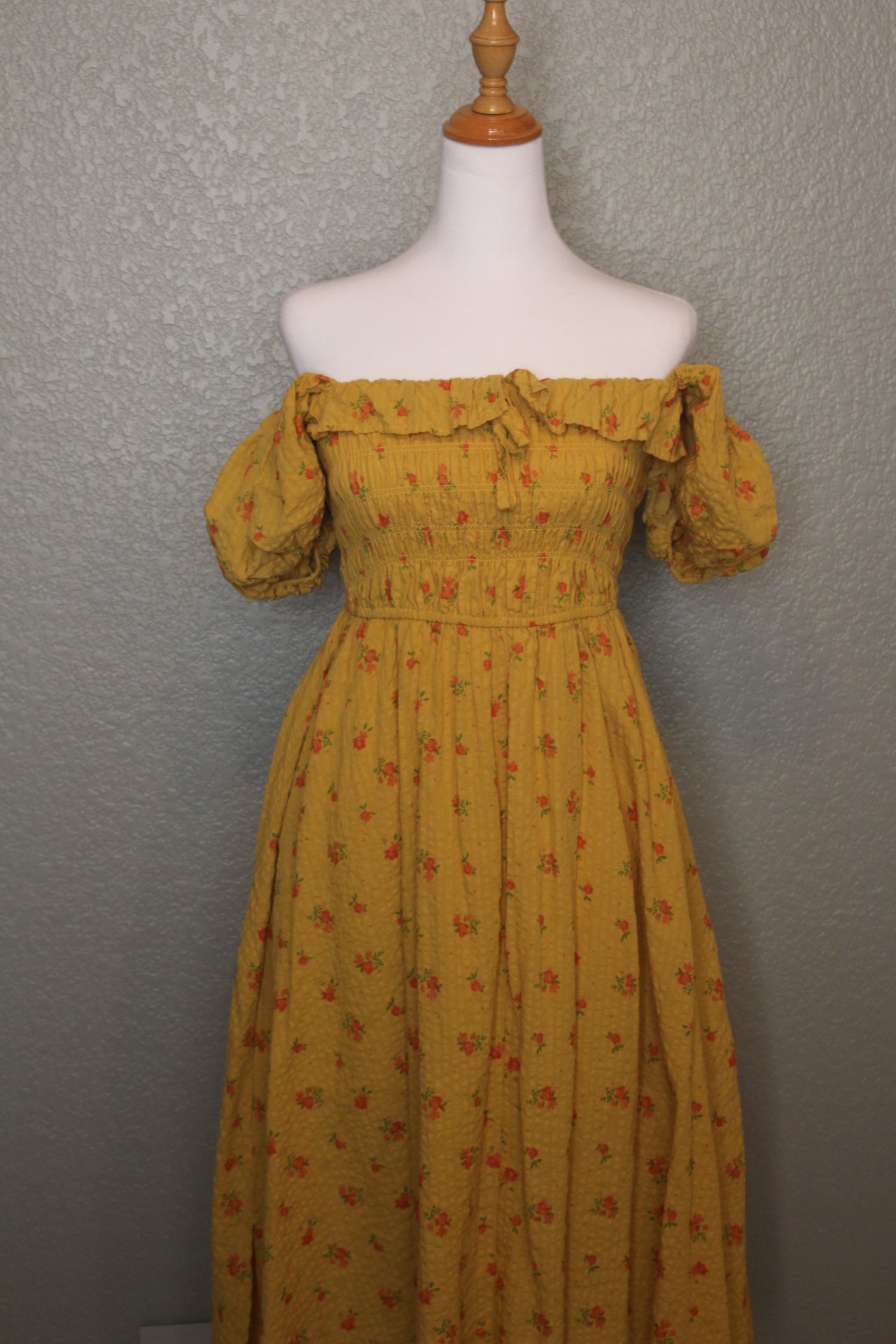 Summer Dress Gold with flowers. Adjustable Size. (SM - M)