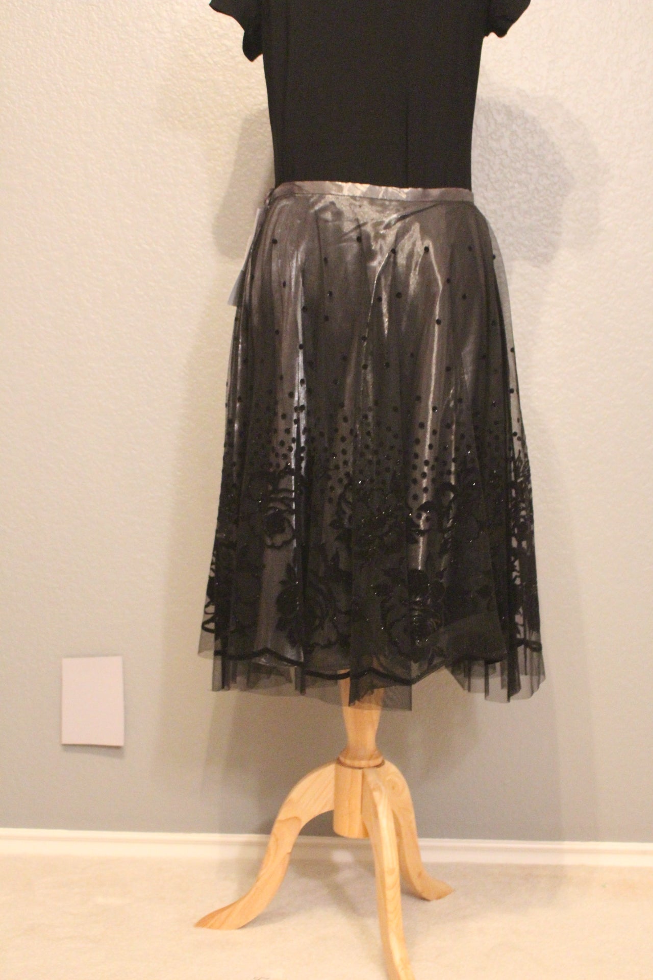 Sandra Darren Classic Snazzy Black Dress Skirt with Lace and Silver Lining - Size 8