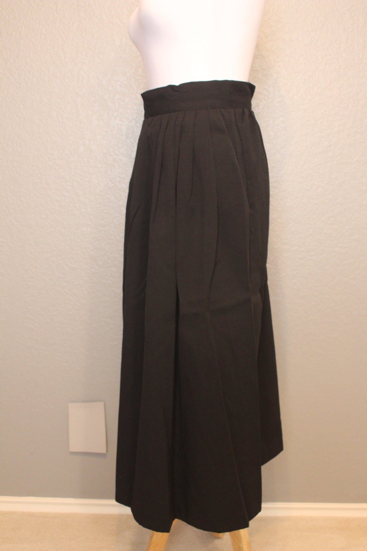 Sierra Black Slim 80's Skirt  (XS)