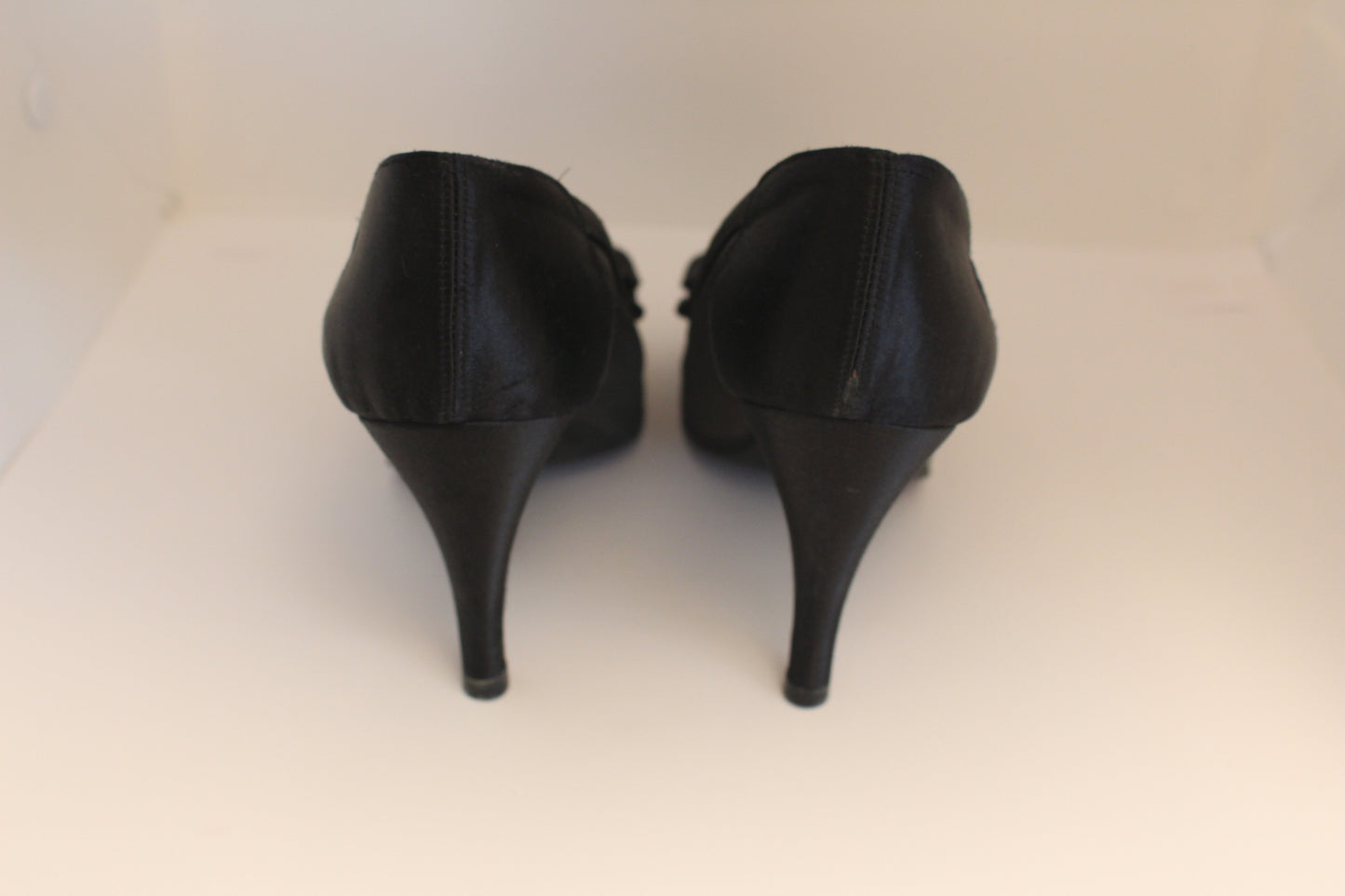 Sakowitz Black Formal Cocktail Shoes with Mesh Sides and Bows, Size 7