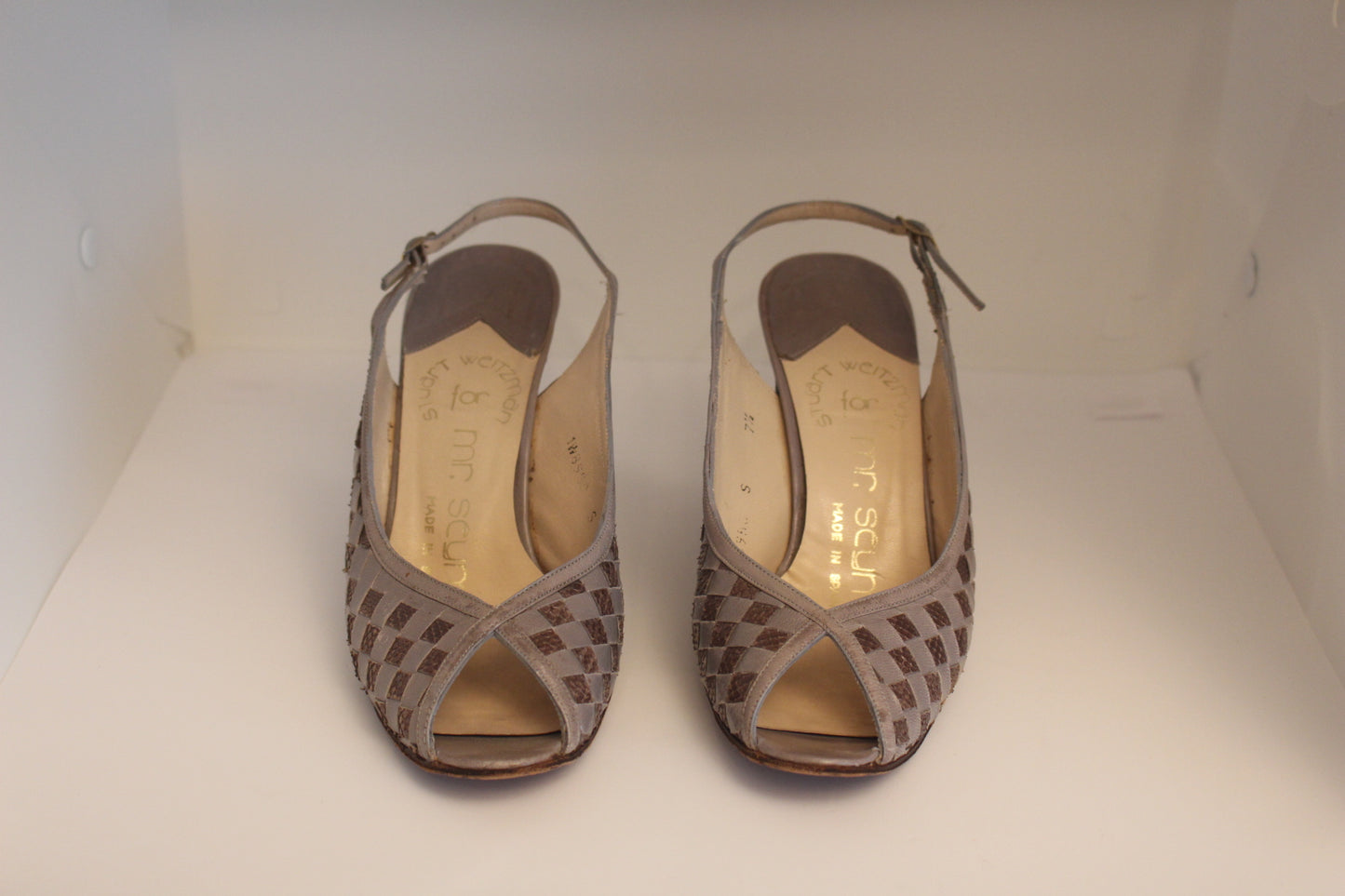 Stuart Weitzman for Mr. Seymour. Gray Woven Leather, Size 7 1/2"