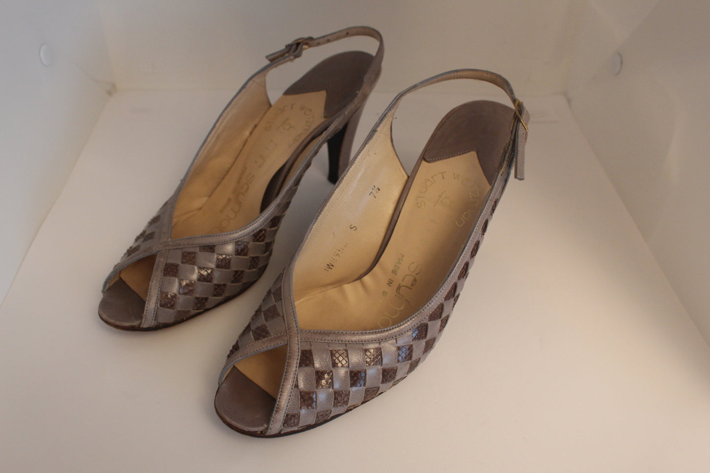 Stuart Weitzman for Mr. Seymour. Gray Woven Leather, Size 7 1/2"