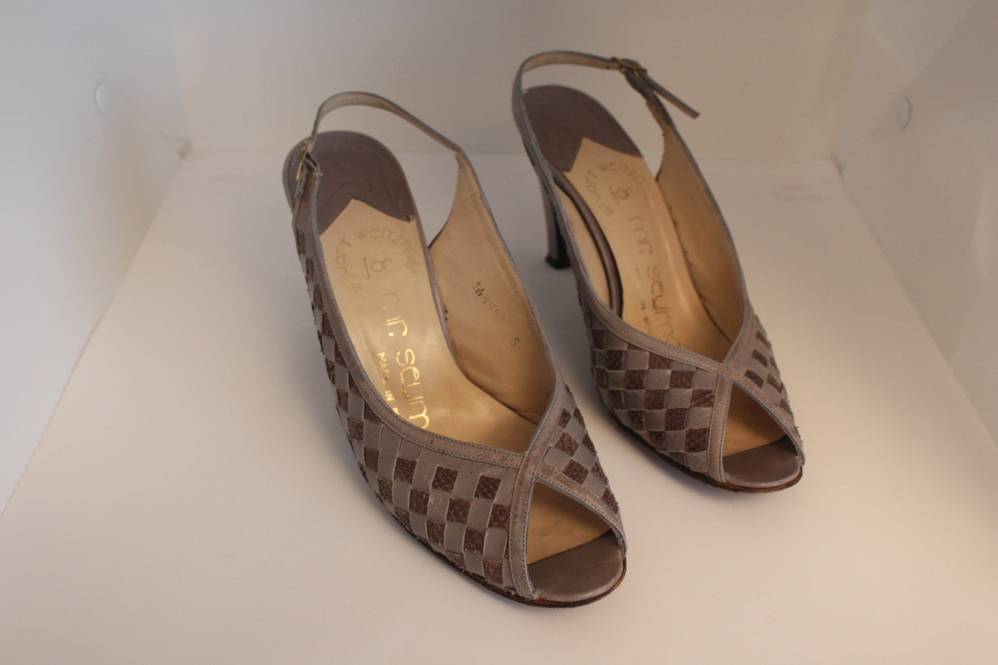 Stuart Weitzman for Mr. Seymour. Gray Woven Leather, Size 7 1/2"