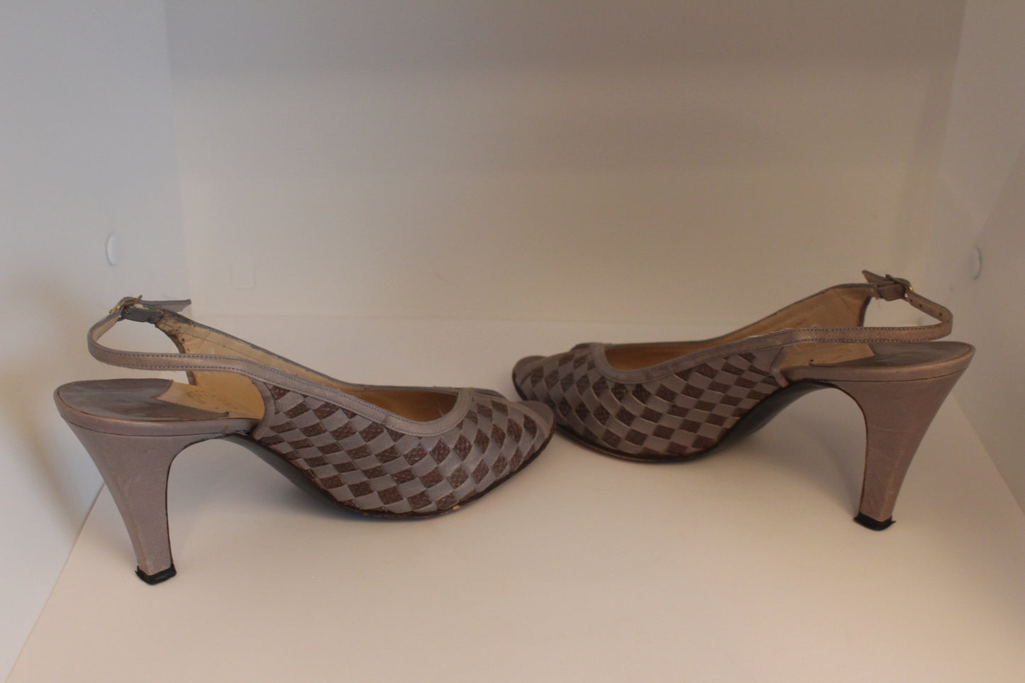 Stuart Weitzman for Mr. Seymour. Gray Woven Leather, Size 7 1/2"