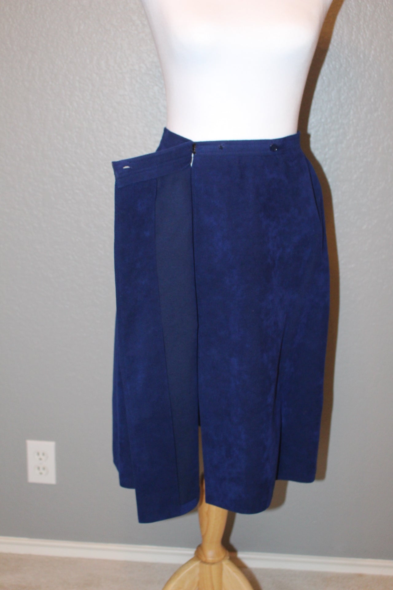 Halston Designer Royal Blue Suede Skirt (SM)