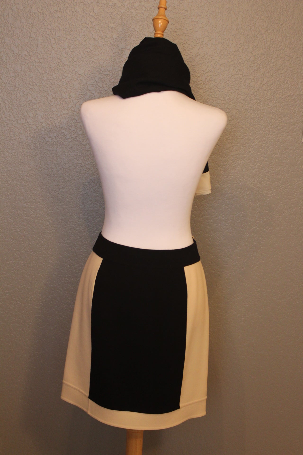 Anne Klein Black and Cream Contrast Wool Skirt - Size 4  (SM) Petite